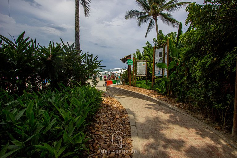 House at Iporanga Beach Guarujá with Private Access