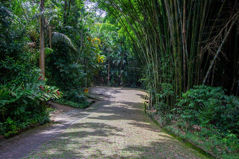 House at Iporanga Beach Guarujá with Private Access