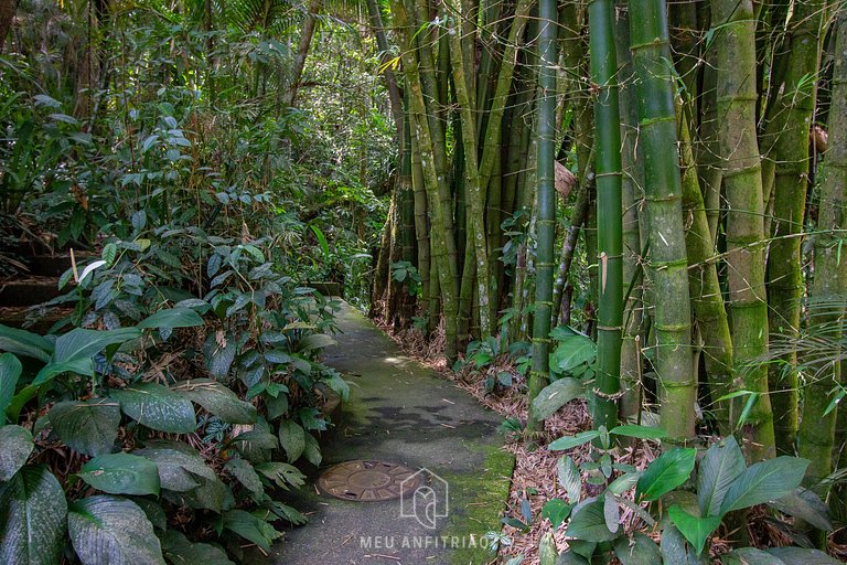 Casa na Praia de Iporanga Guarujá com Acesso Privativo