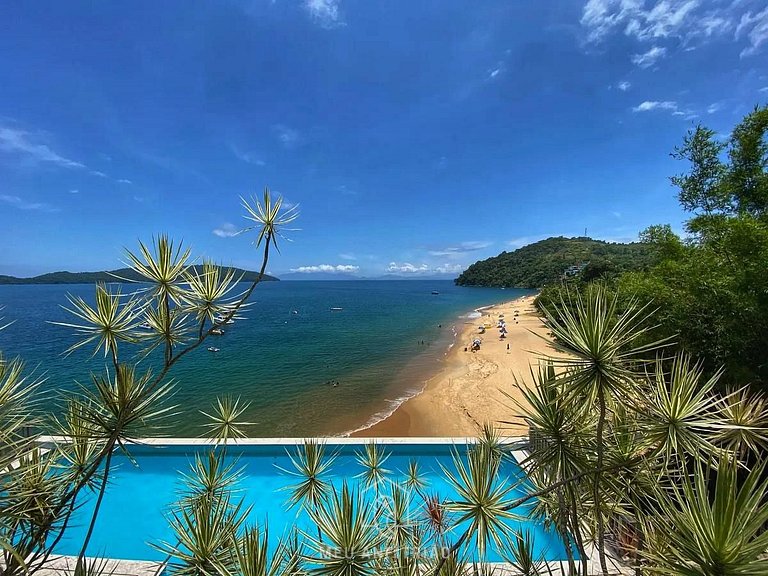 Luxury house on the beachfront in Angra dos Reis