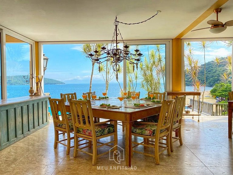 Casa de luxo em frente à praia em Angra dos Reis