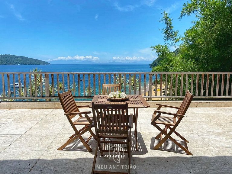 Casa de luxo em frente à praia em Angra dos Reis