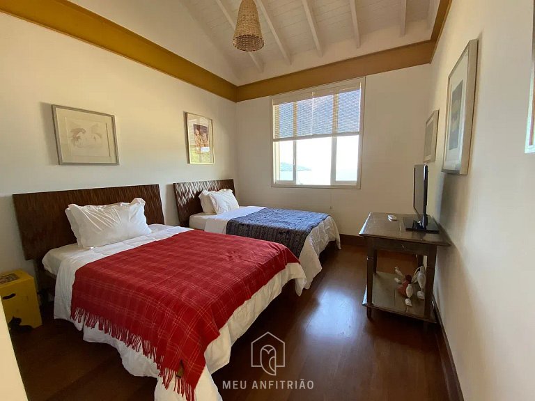 Casa de luxo em frente à praia em Angra dos Reis