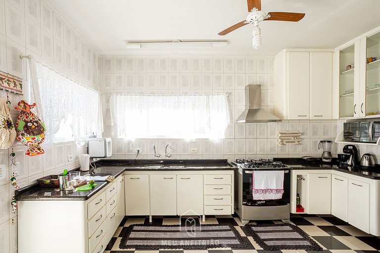 Casa na Praia Indaiá com Piscina e Forno de Pizza