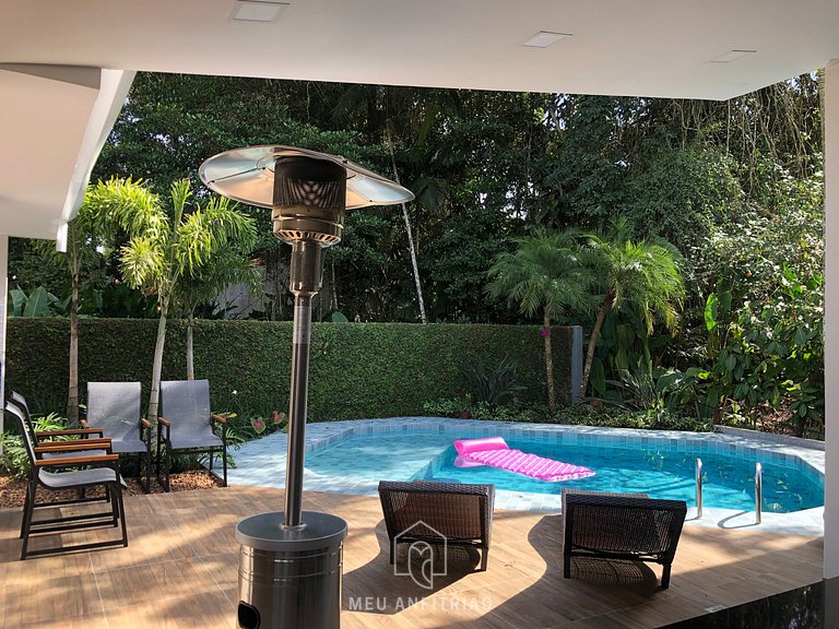 House at Riviera de São Lourenço with Pool and Hot Tub