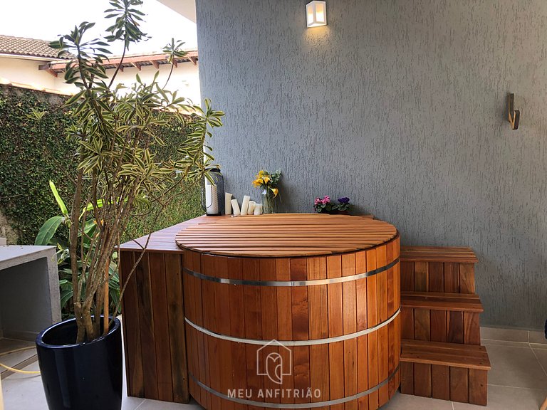 Casa na Riviera de São Lourenço com Piscina e Ofurô