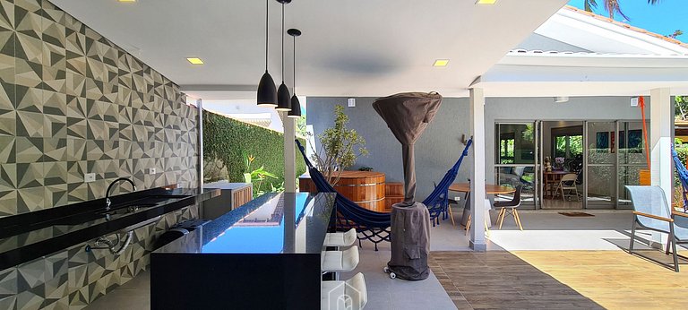 Casa na Riviera de São Lourenço com Piscina e Ofurô