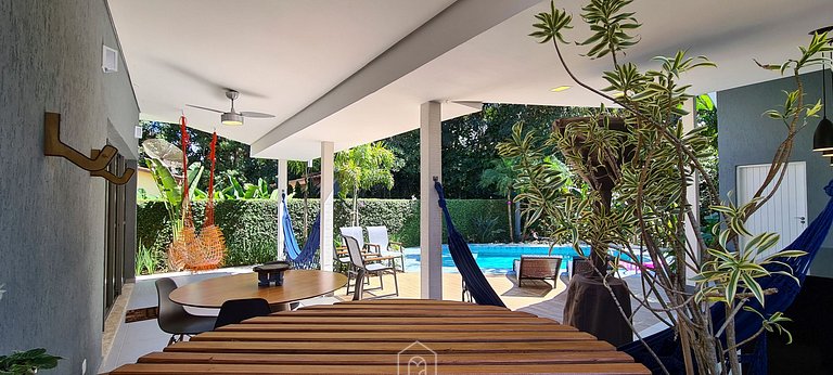 Casa na Riviera de São Lourenço com Piscina e Ofurô