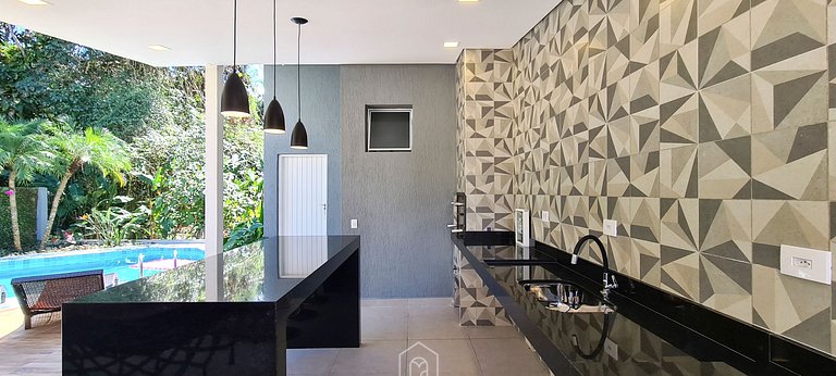 Casa na Riviera de São Lourenço com Piscina e Ofurô