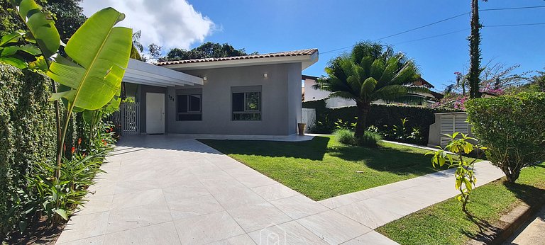 Casa na Riviera de São Lourenço com Piscina e Ofurô