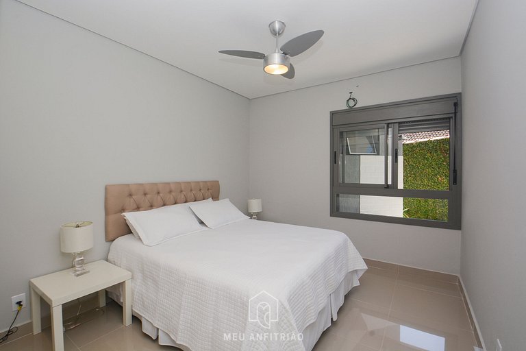 Casa na Riviera de São Lourenço com Piscina e Ofurô