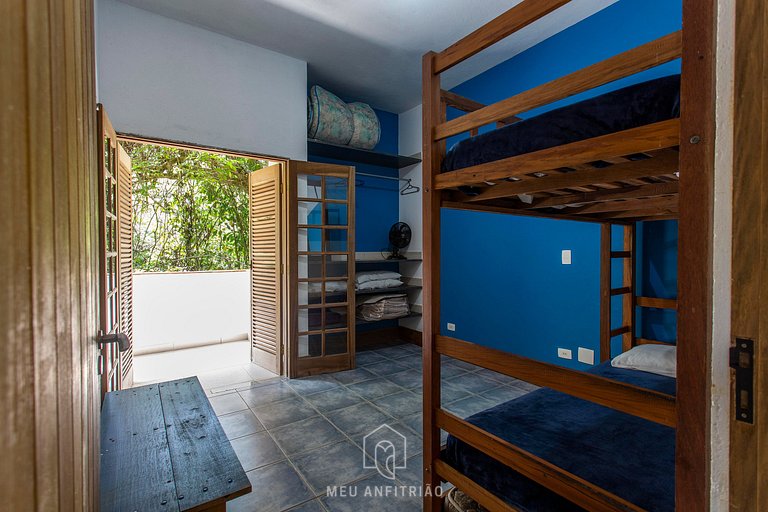 Casa na Praia de Iporanga Guarujá com Acesso Privativo