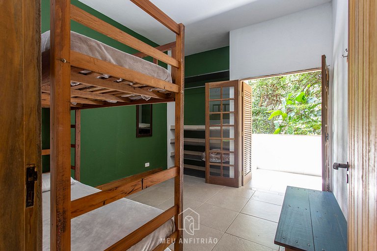 Casa na Praia de Iporanga Guarujá com Acesso Privativo