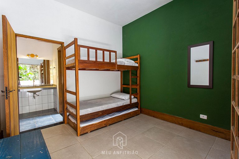 Casa na Praia de Iporanga Guarujá com Acesso Privativo