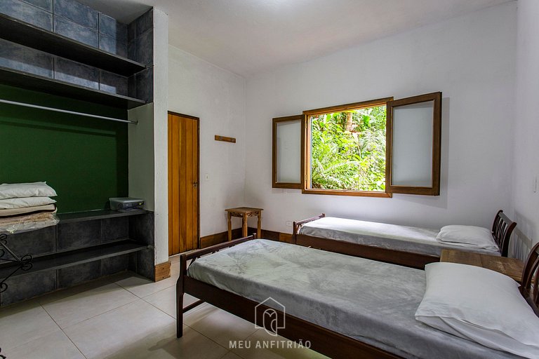 Casa na Praia de Iporanga Guarujá com Acesso Privativo