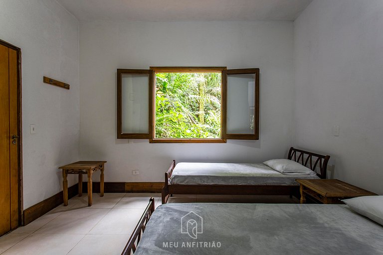 Casa na Praia de Iporanga Guarujá com Acesso Privativo