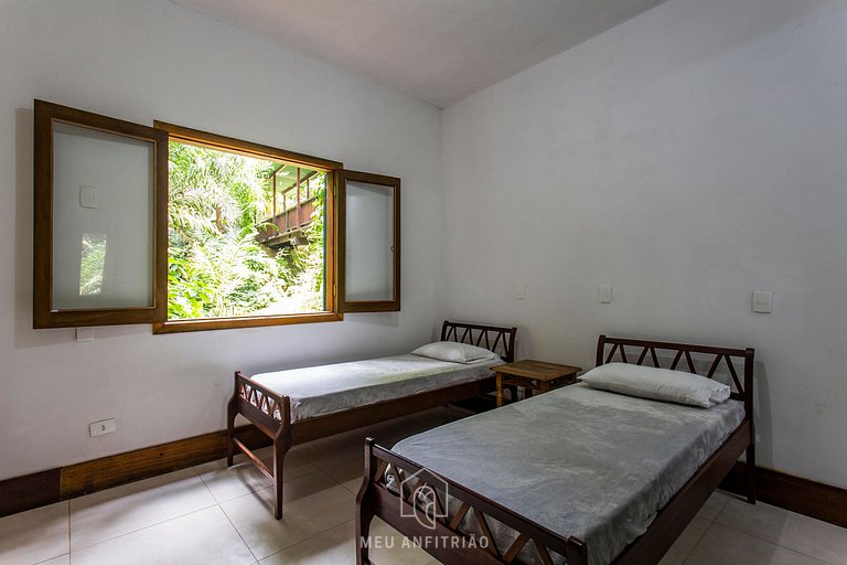 Casa na Praia de Iporanga Guarujá com Acesso Privativo