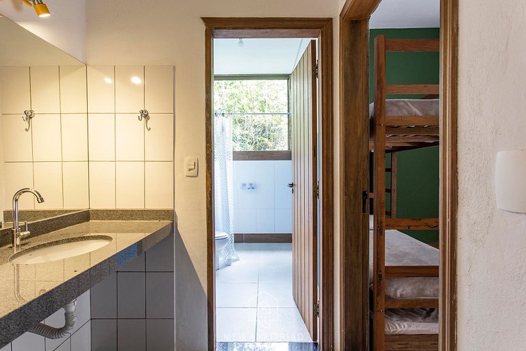 Casa na Praia de Iporanga Guarujá com Acesso Privativo