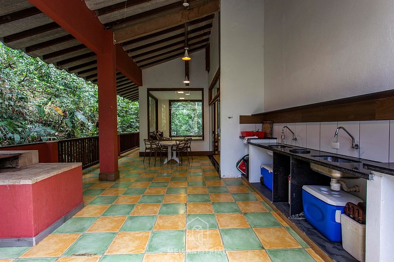 Casa na Praia de Iporanga Guarujá com Acesso Privativo