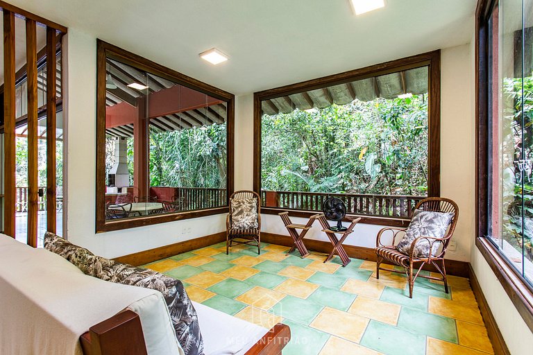 Casa na Praia de Iporanga Guarujá com Acesso Privativo