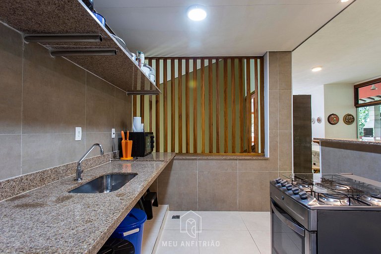 Casa na Praia de Iporanga Guarujá com Acesso Privativo