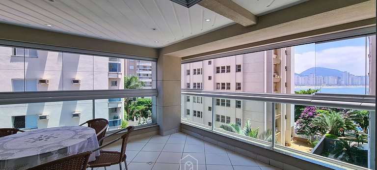 4-Suite Apartment with Astúrias Beach View in Guarujá