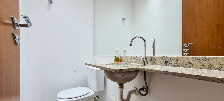 4-Suite Apartment with Astúrias Beach View in Guarujá