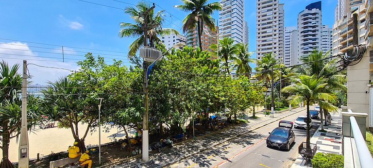 4-Suite Apartment with Astúrias Beach View in Guarujá
