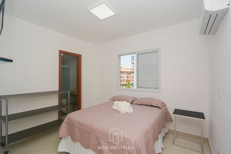 4-Suite Apartment with Astúrias Beach View in Guarujá