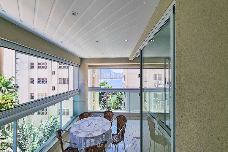 4-Suite Apartment with Astúrias Beach View in Guarujá