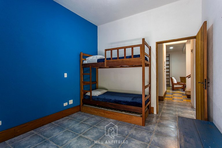 House at Iporanga Beach Guarujá with Private Access