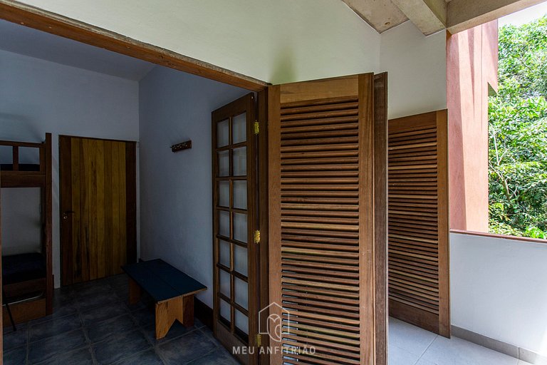 Casa na Praia de Iporanga Guarujá com Acesso Privativo