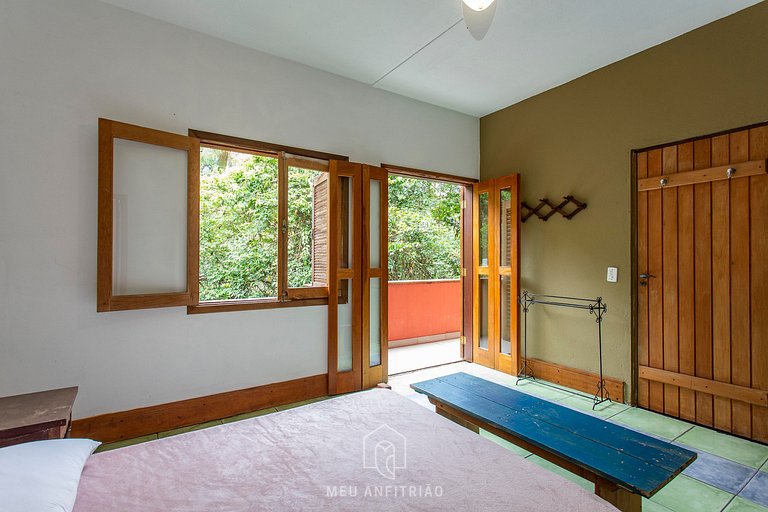 Casa na Praia de Iporanga Guarujá com Acesso Privativo