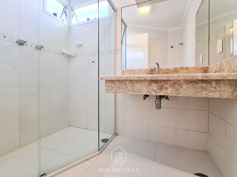 Apt with gourmet balcony near Riviera beach