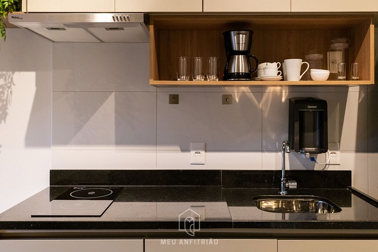 Studio with AC, TV and balcony next to the subway