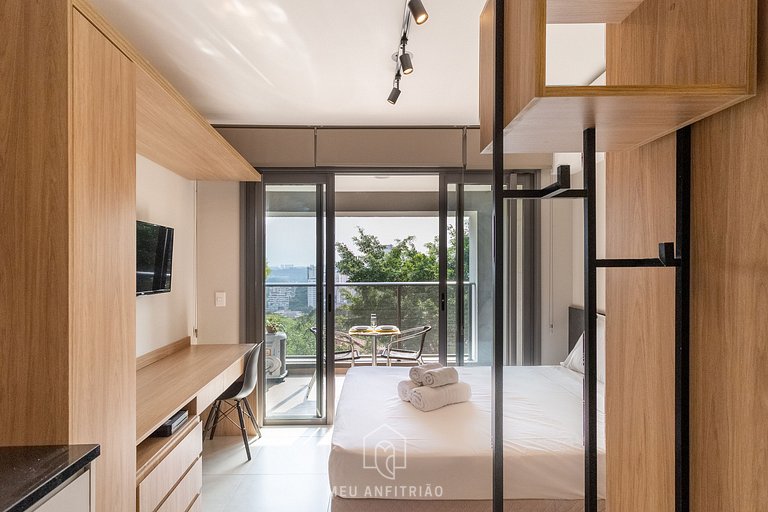 Cozy Studio with Oil Heater in Front of Metro