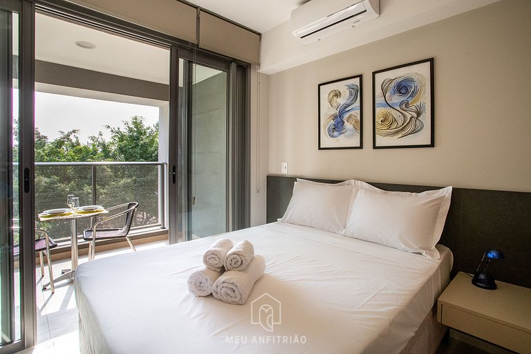 Cozy Studio with Oil Heater in Front of Metro