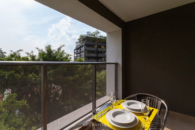 Cozy Studio with Oil Heater in Front of Metro