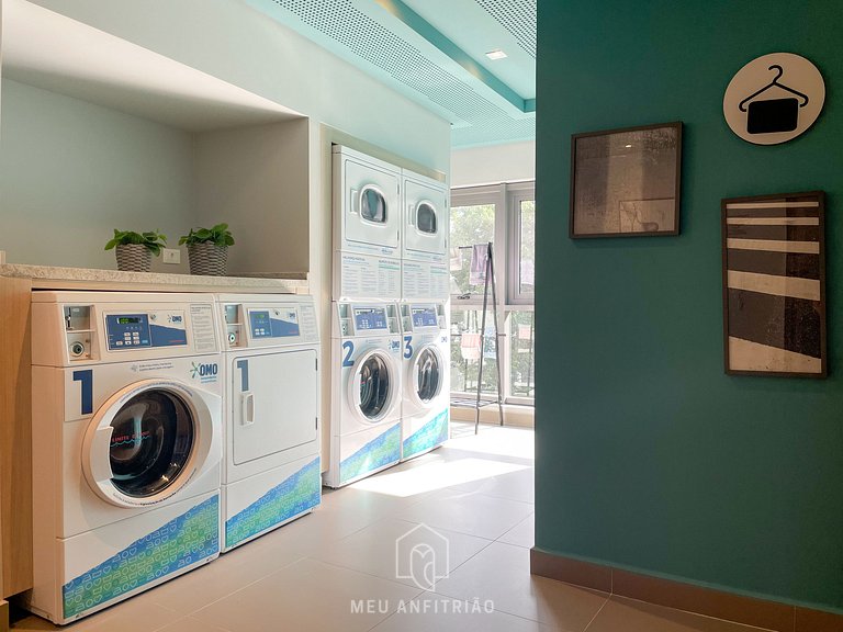 Studio with AC, TV and balcony next to the subway