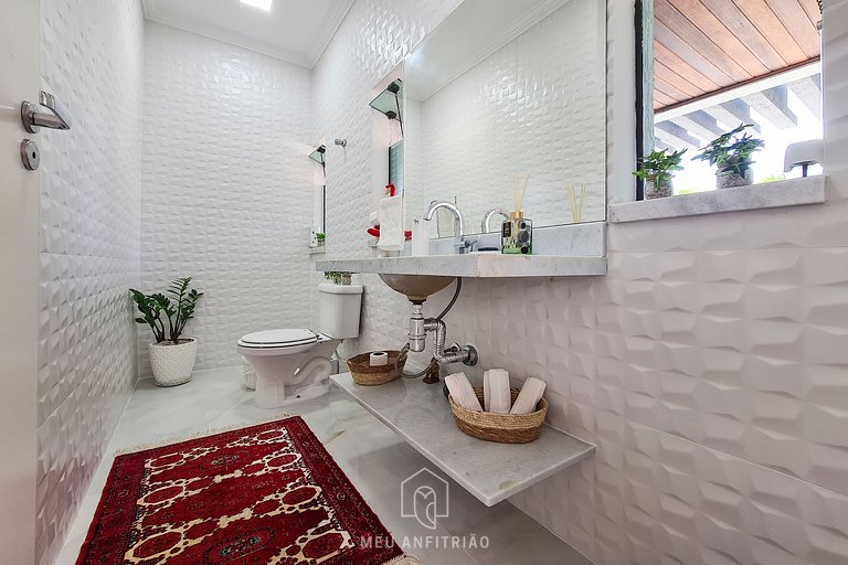 Casa en Jardim Acapulco Guarujá con 5 Suites y Piscina