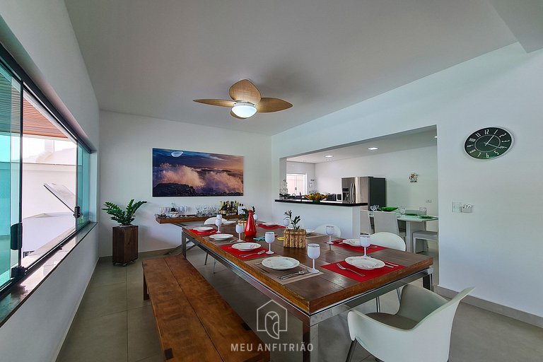 Casa en Jardim Acapulco Guarujá con 5 Suites y Piscina