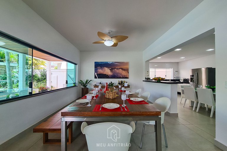 House at Jardim Acapulco Guarujá with 5 Suites and Pool