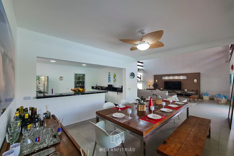 Casa no Jardim Acapulco Guarujá com 5 Suítes e Piscina