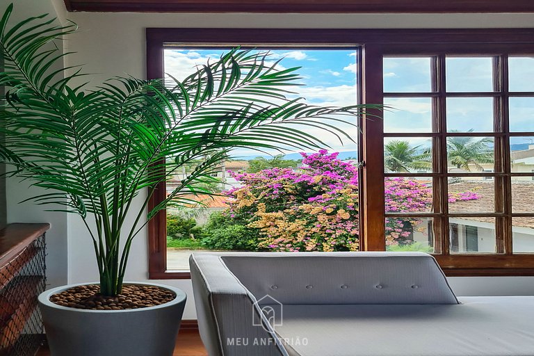 Casa en Jardim Acapulco Guarujá con 5 Suites y Piscina