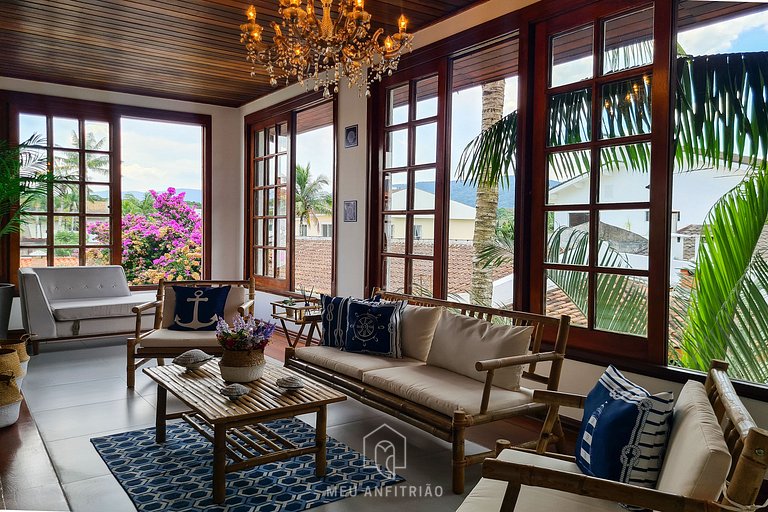 Casa no Jardim Acapulco Guarujá com 5 Suítes e Piscina