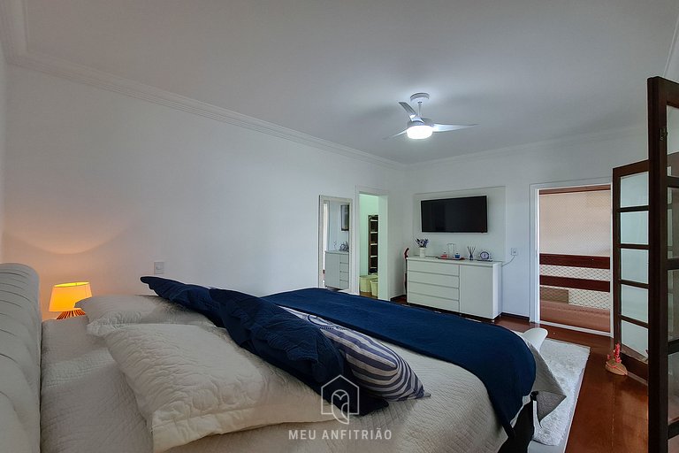 House at Jardim Acapulco Guarujá with 5 Suites and Pool