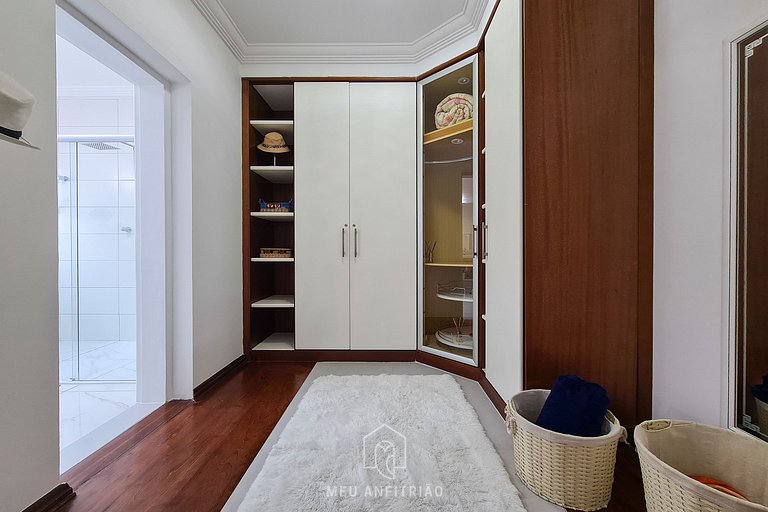 Casa no Jardim Acapulco Guarujá com 5 Suítes e Piscina