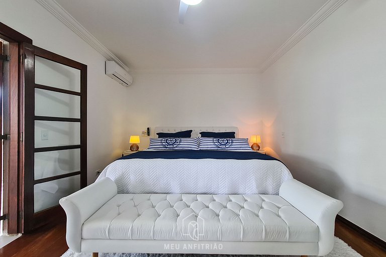 Casa no Jardim Acapulco Guarujá com 5 Suítes e Piscina