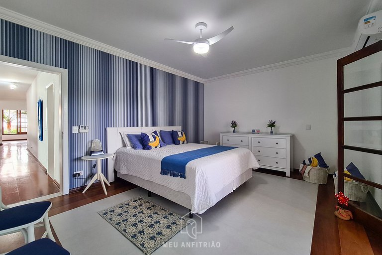 House at Jardim Acapulco Guarujá with 5 Suites and Pool