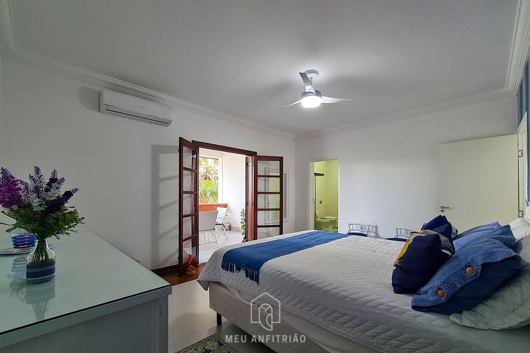 House at Jardim Acapulco Guarujá with 5 Suites and Pool